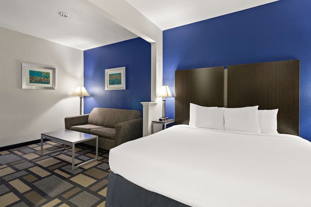 Suite, 1 King Bed with Sofa bed, Non Smoking, Refrigerator & Microwave (with Sofabed) at Best Western Galleria Inn & Suites in Houston, TX