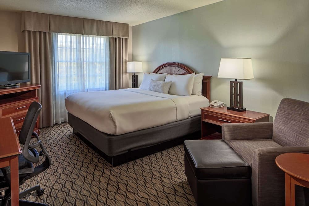 Executive Room, 1 King Bed at Sonesta Atlanta Airport South in Atlanta, GA