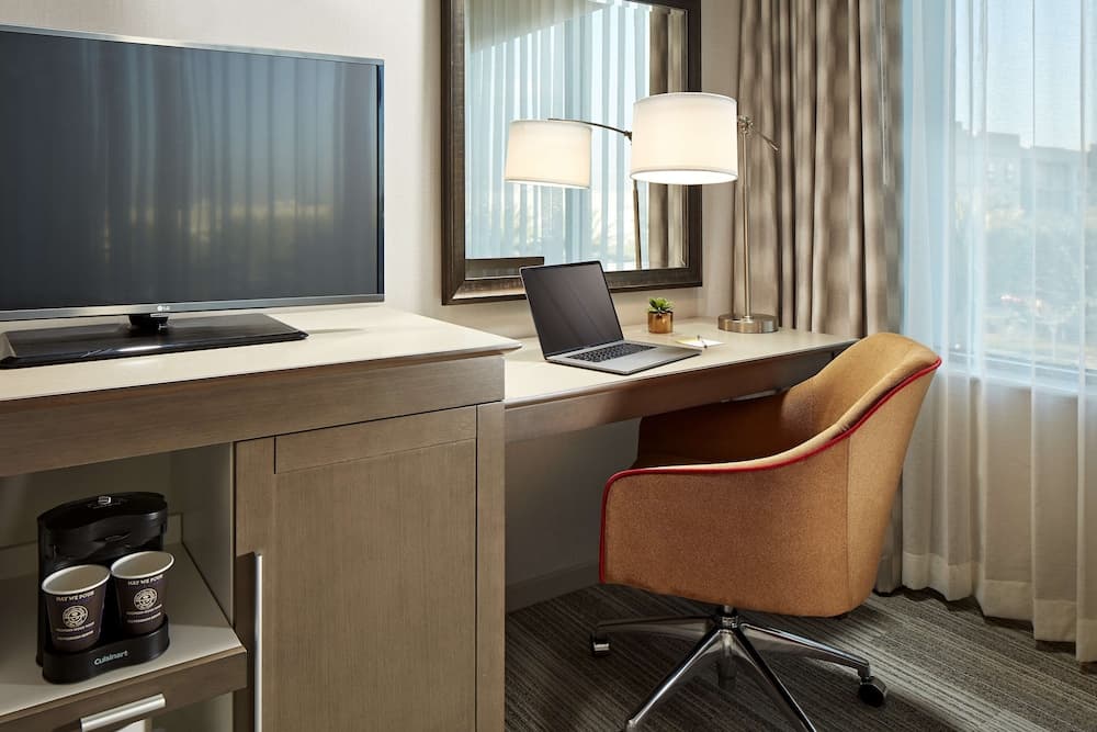Room, 1 King Bed, Accessible (Roll-In Shower) at Hampton Inn Long Beach Airport, Ca in Long Beach, CA