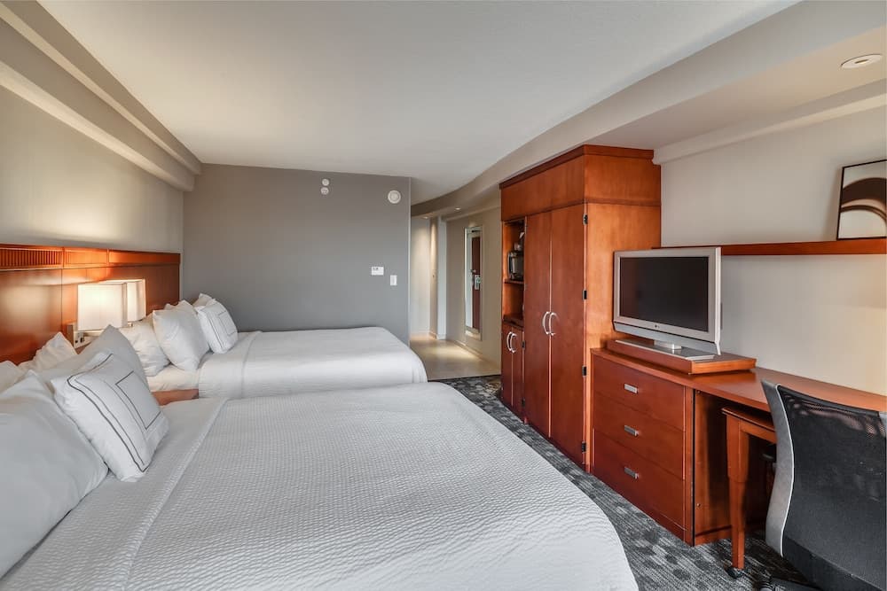 Room, 2 Queen Beds (Mobility/Hearing Access, Roll-In Shwr) at Courtyard by Marriott Jacksonville Beach Oceanfront in Jacksonville Beach, FL