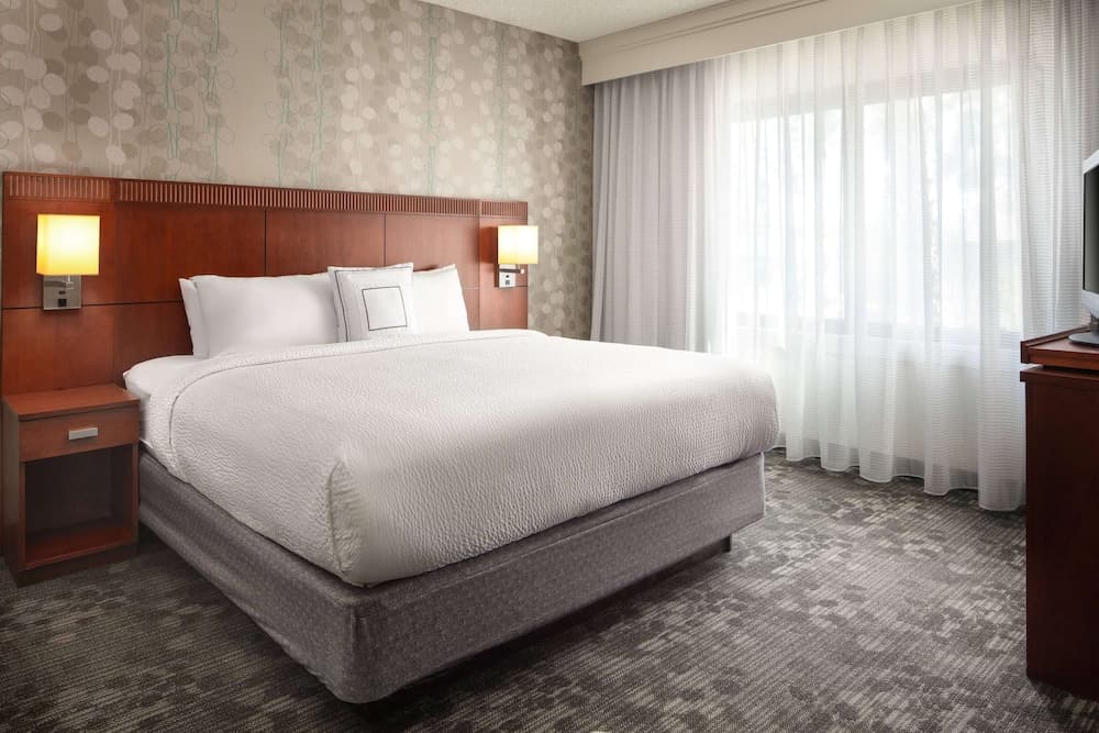 Deluxe Room, 1 King Bed, Accessible (Mobility Roll in Shower) at Sonesta Select Laguna Hills Irvine Spectrum in Laguna Hills, CA