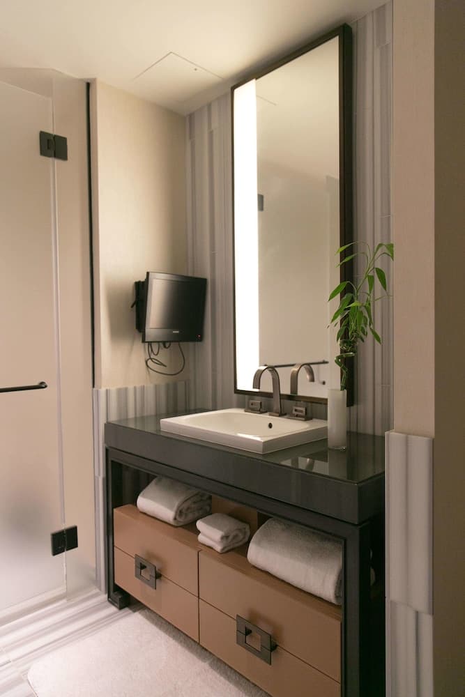 Hudson Square King Accessible at The Dominick in New York, NY