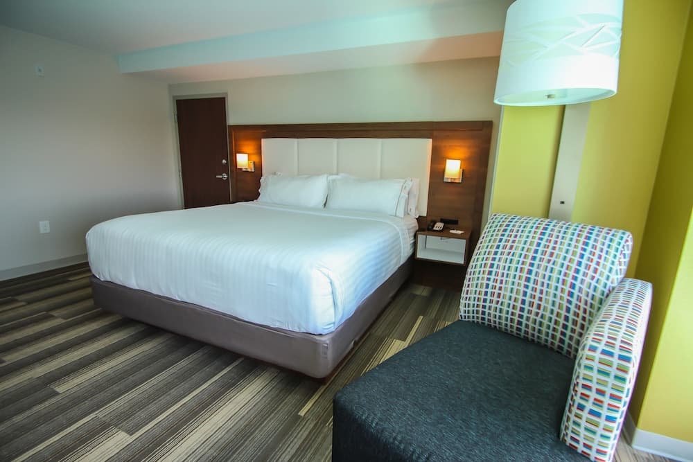 Standard Room, 1 King Bed, Accessible (Comm, Roll In Shower, Airport View) at Holiday Inn Express & Suites Miami Airport East by IHG in Miami, FL