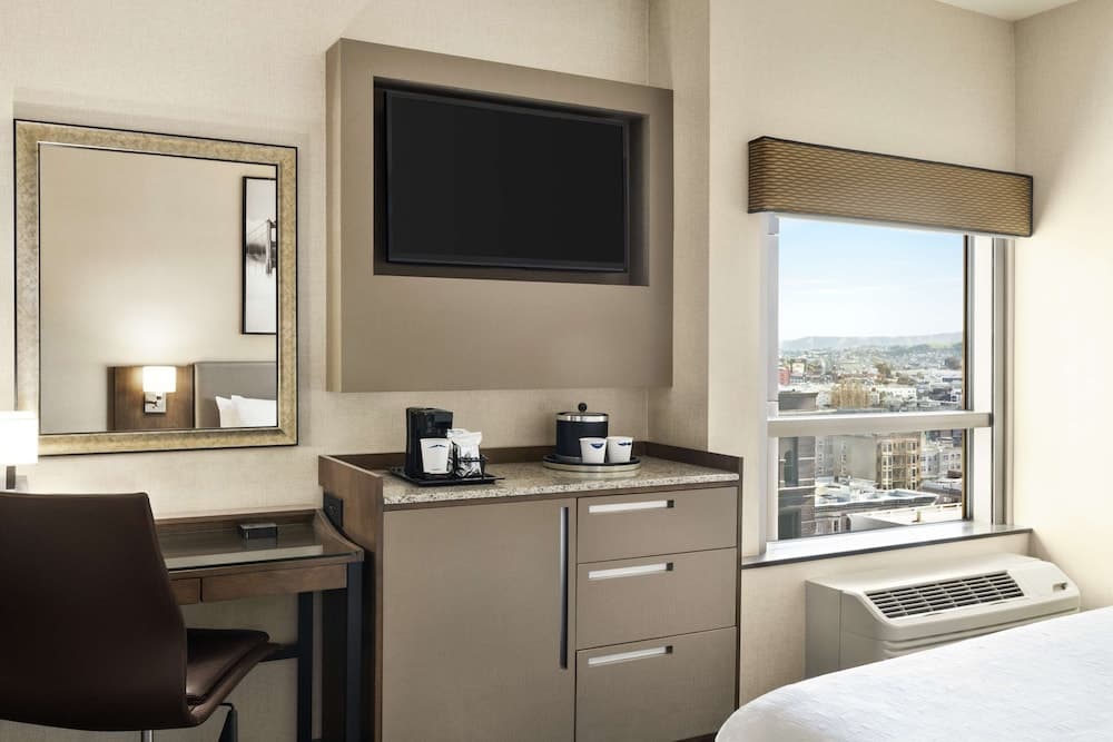 Room, 1 King Bed, Refrigerator, City View at Hampton Inn San Francisco Downtown/Convention Center in San Francisco, CA