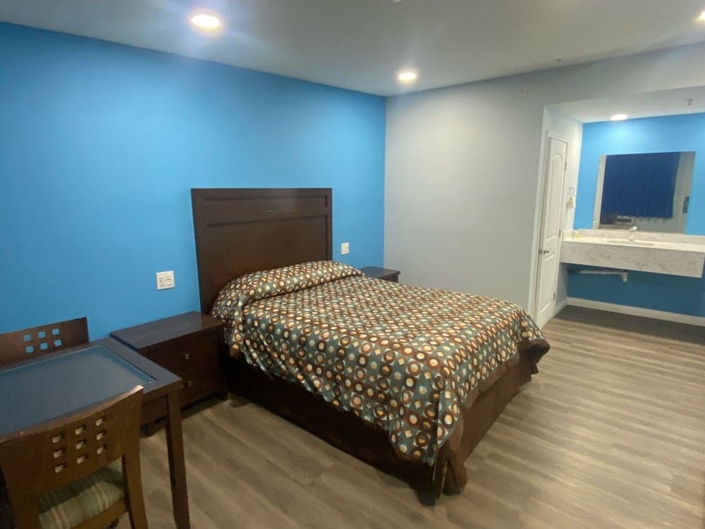 Single Room at Star Inn Motel in Costa Mesa, CA