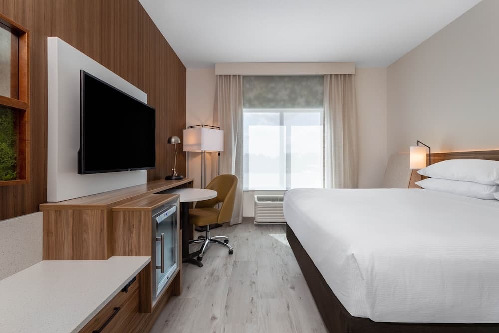 Comfort Room, 1 King Bed, Non Smoking at Wyndham Garden Orlando Universal / I Drive in Orlando, FL
