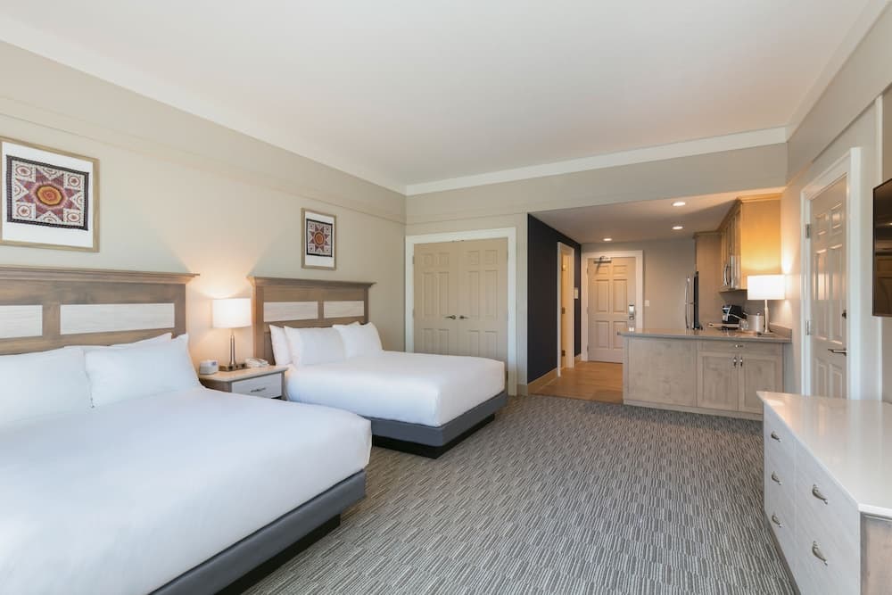 Deluxe 2 Queen Beds at Carlisle Inn in Sarasota, FL
