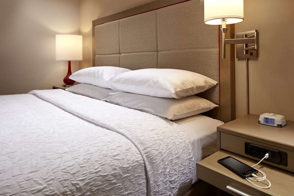Room, 1 King Bed, Accessible, Bathtub (Mobility & Hearing) at Hampton Inn Long Beach Airport, Ca in Long Beach, CA
