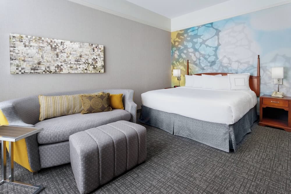 Room, 1 King Bed (Mobility/Hearing Accessible, Tub) at Courtyard Houston Downtown Convention Center in Houston, TX
