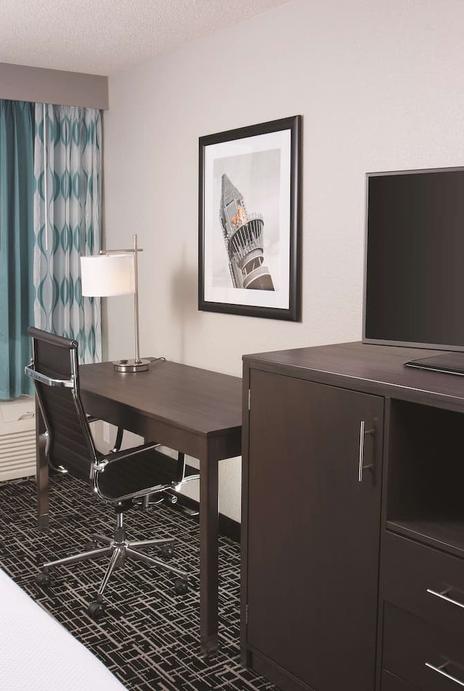 Room, 1 King Bed, Non Smoking (Various Views) at La Quinta by Wyndham Atlanta Airport North in Atlanta, GA