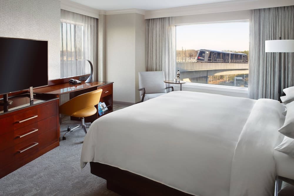 Room, 1 King Bed (Mobility/Hearing Access, Roll-In Shwr) at Atlanta Airport Marriott Gateway in Atlanta, GA