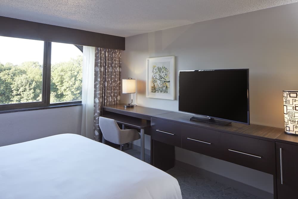 Room, 1 King Bed, Accessible, Bathtub (Mobility, Bathtub) at Doubletree By Hilton Atlanta Perimeter Dunwoody in Atlanta, GA