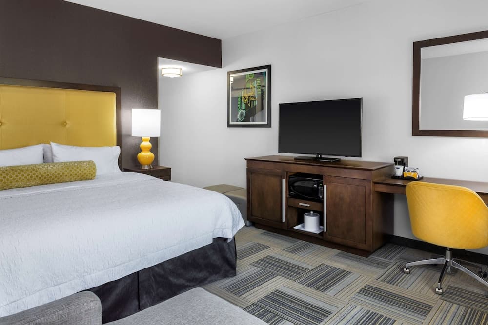 Room, 1 King Bed, Accessible, Bathtub at Hampton Inn & Suites Los Angeles/Hollywood, CA in Los Angeles, CA