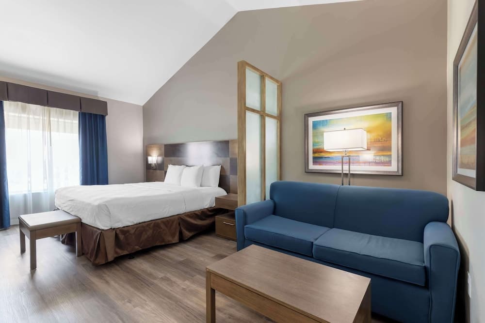 Suite, 1 King Bed, Accessible, Bathtub at Best Western Plus Downtown North in San Antonio, TX