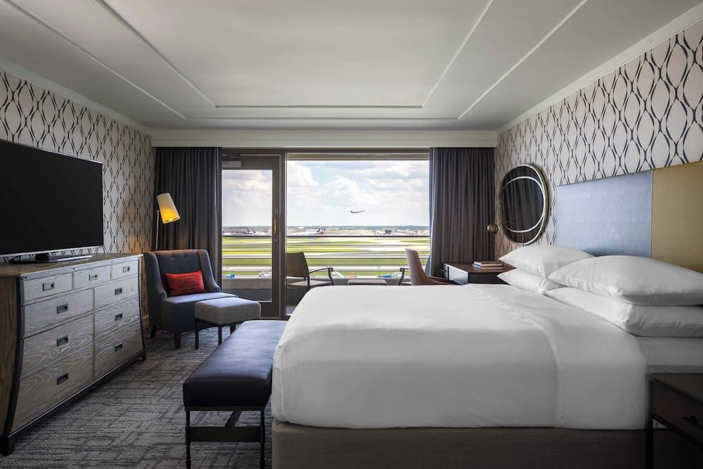 Room, 1 King Bed (Mobility Accessible, Tub) at Renaissance Concourse Atlanta Airport Hotel in Atlanta, GA