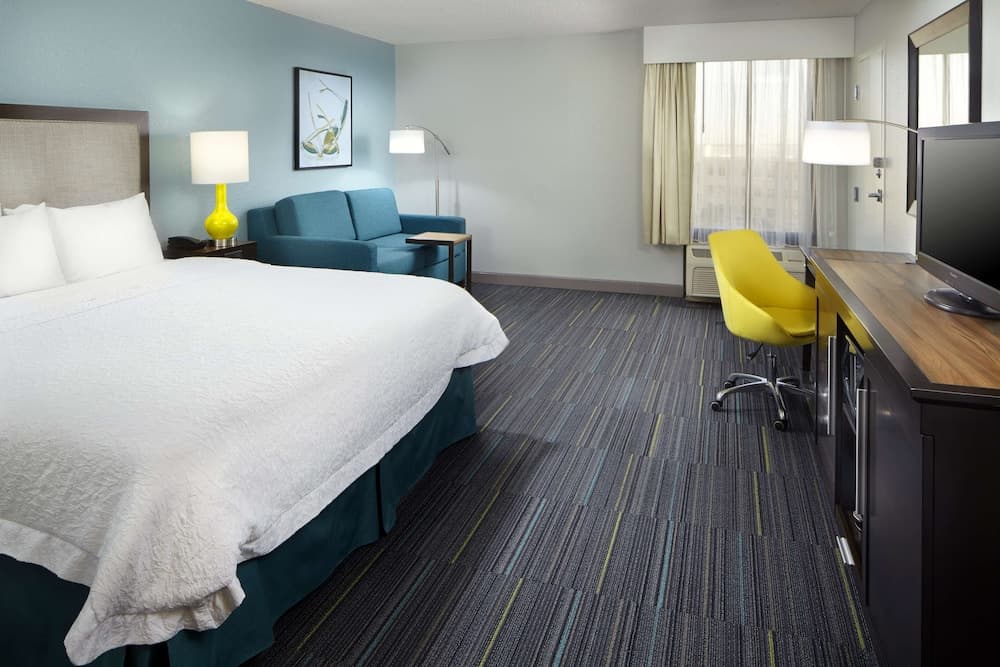 1 King Deluxe w/ Sofabed, Non Smoking at Hampton Inn Orlando Near Universal Blv/International Dr in Orlando, FL