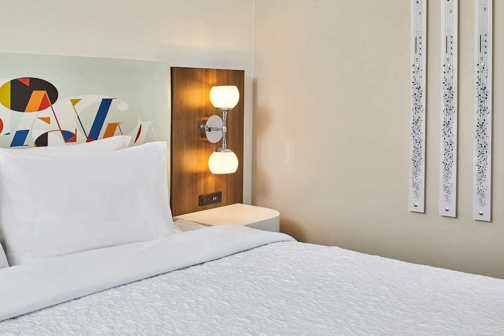 Room, 1 King Bed, Microwave at Hampton Inn & Suites Atlanta-Midtown, Ga in Atlanta, GA
