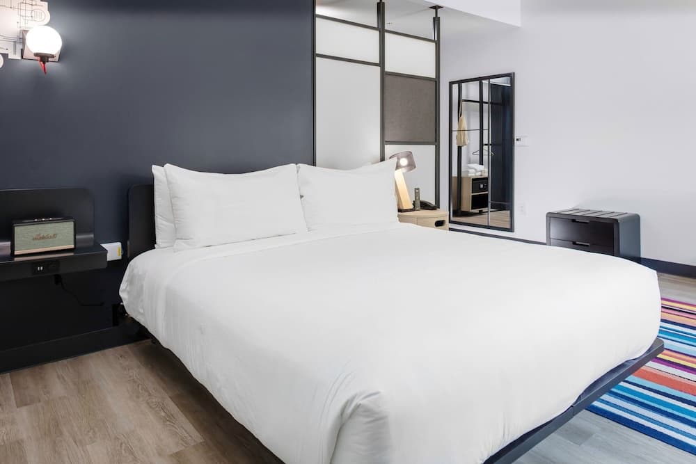 Aloft, Guest room, 1 King at Aloft Orlando Lake Buena Vista in Orlando, FL