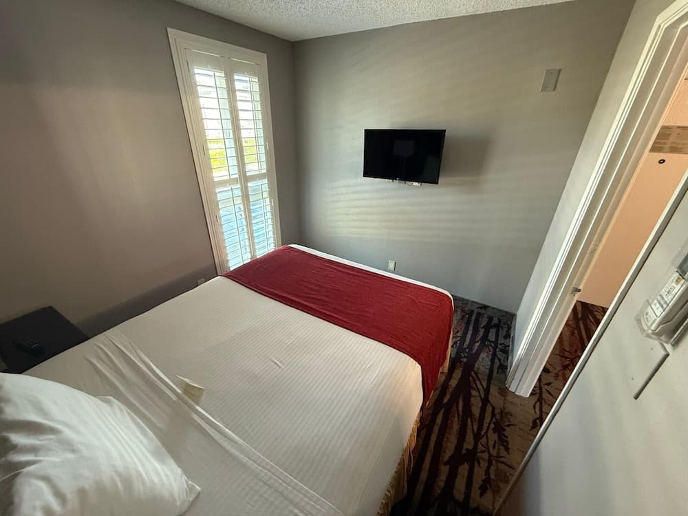 Business Suite, 1 Queen Bed with Sofa bed, Non Smoking, Corner at Laguna Hills Lodge-Irvine Spectrum in Laguna Hills, CA