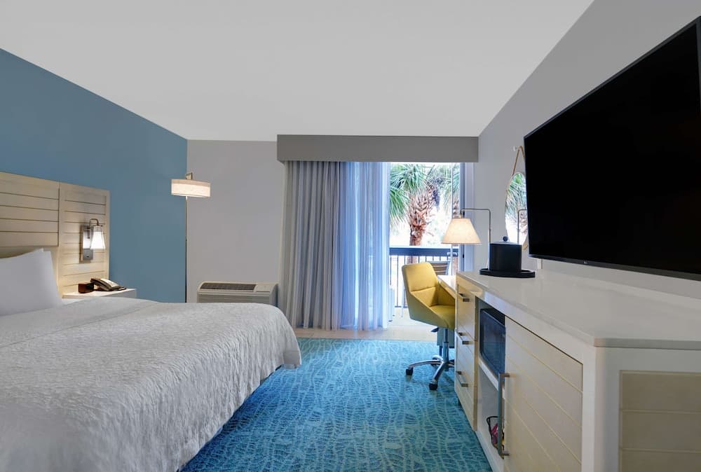 Room, 1 King Bed, Accessible at Hampton Inn Oceanfront Jacksonville Beach in Jacksonville Beach, FL