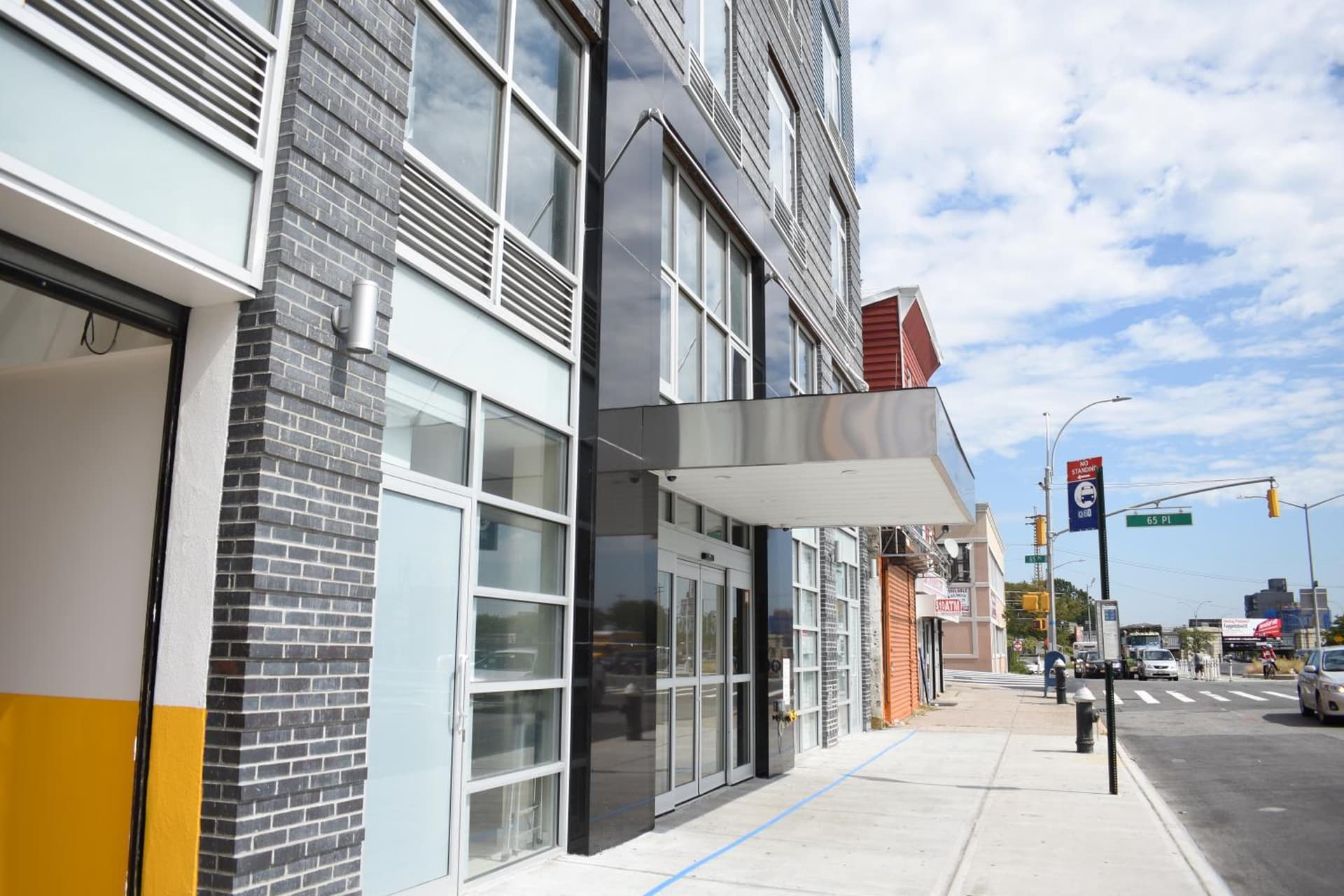 The Queens Hotel — hotel in Queens, New York