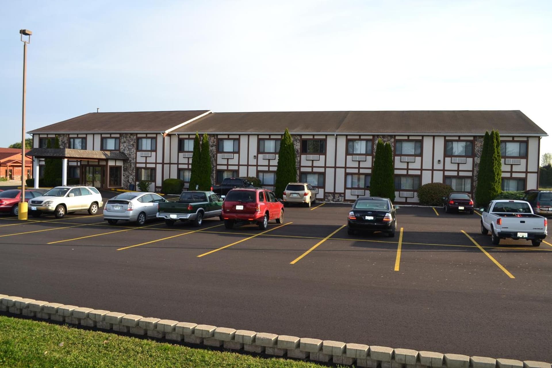 Sky Lodge Inn & Suites - Delavan — hotel in Delavan, Wisconsin