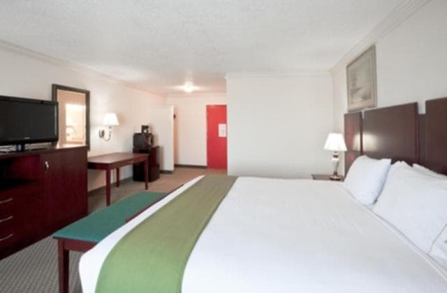 Holiday Inn Express & Suites Florida City-Gateway To Keys by IHG property views in Florida City, FL — gallery photo 3
