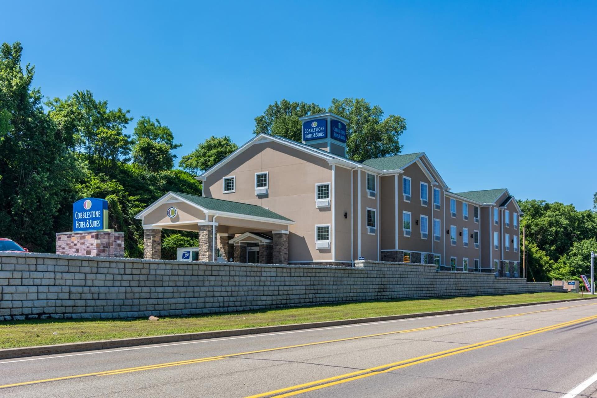 Cobblestone Hotel & Suites - Erie — hotel in Erie, Pennsylvania