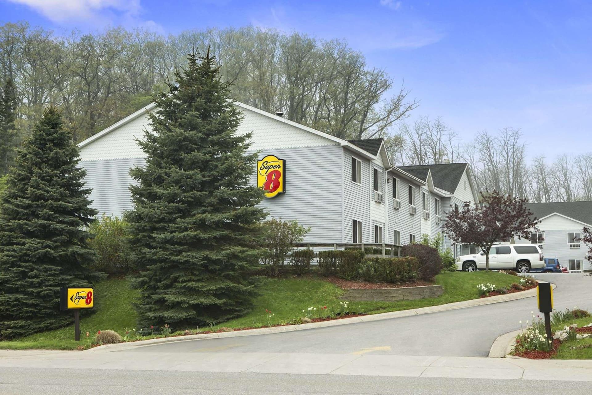 Super 8 by Wyndham Manistee — hotel in Manistee, Michigan