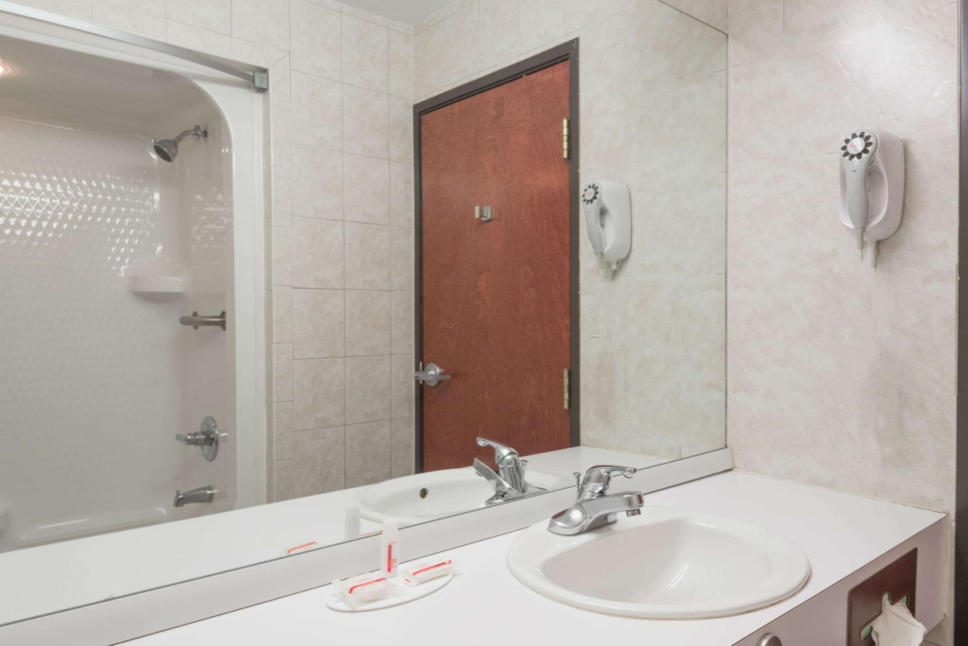 Super 8 by Wyndham Grayson property views in Grayson, KY — gallery photo 3