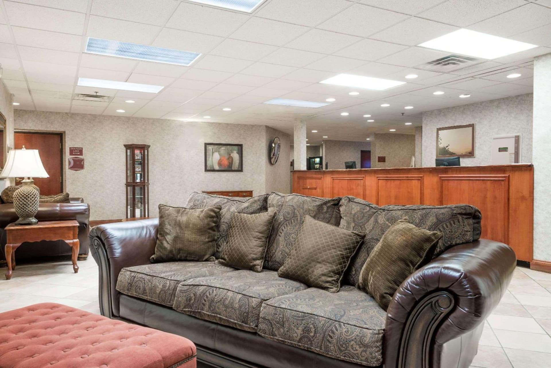 Super 8 by Wyndham Grayson interior in Grayson, KY — gallery photo 2