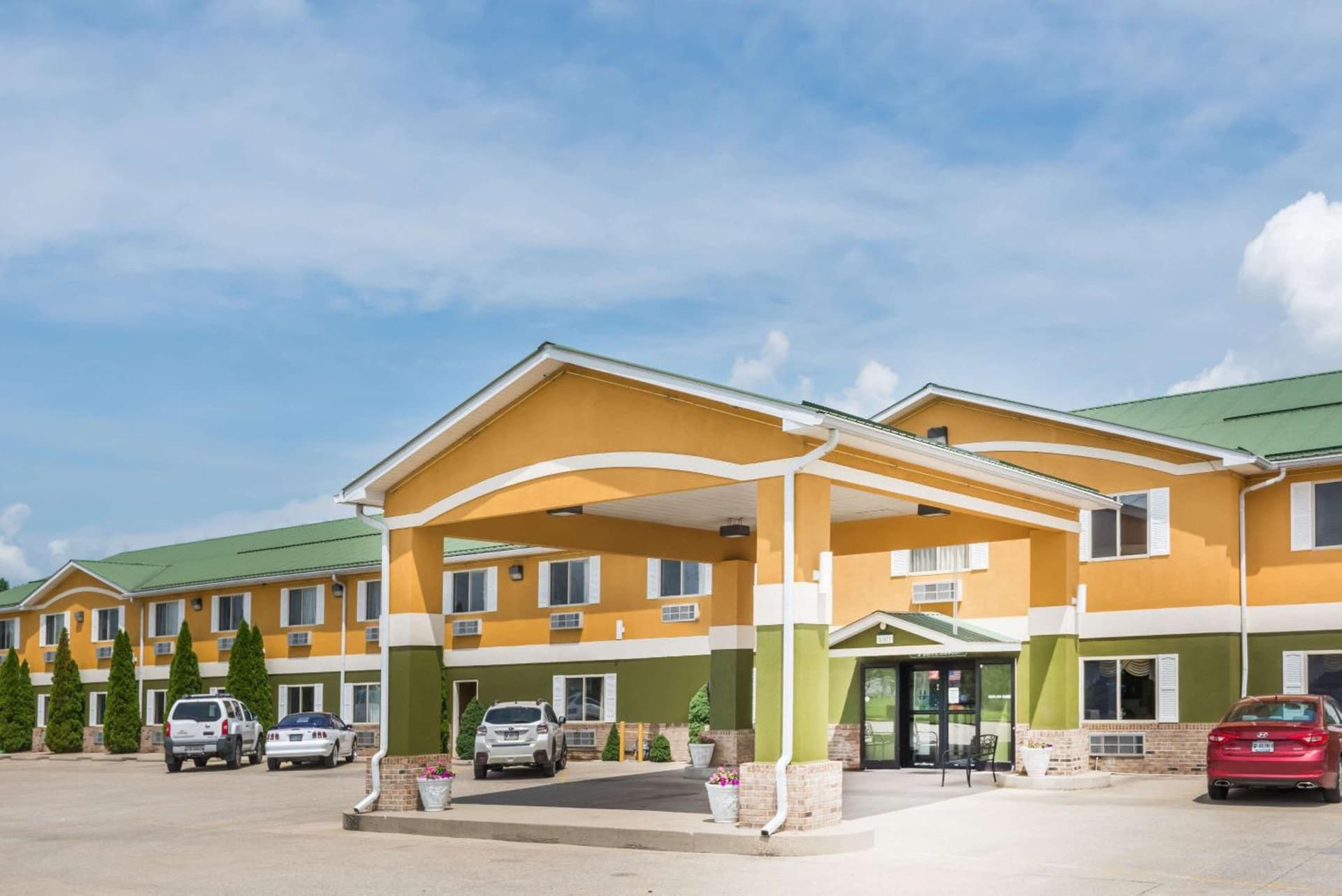 Super 8 by Wyndham Bedford featured exterior or lobby in Bedford, IN — similar hotel