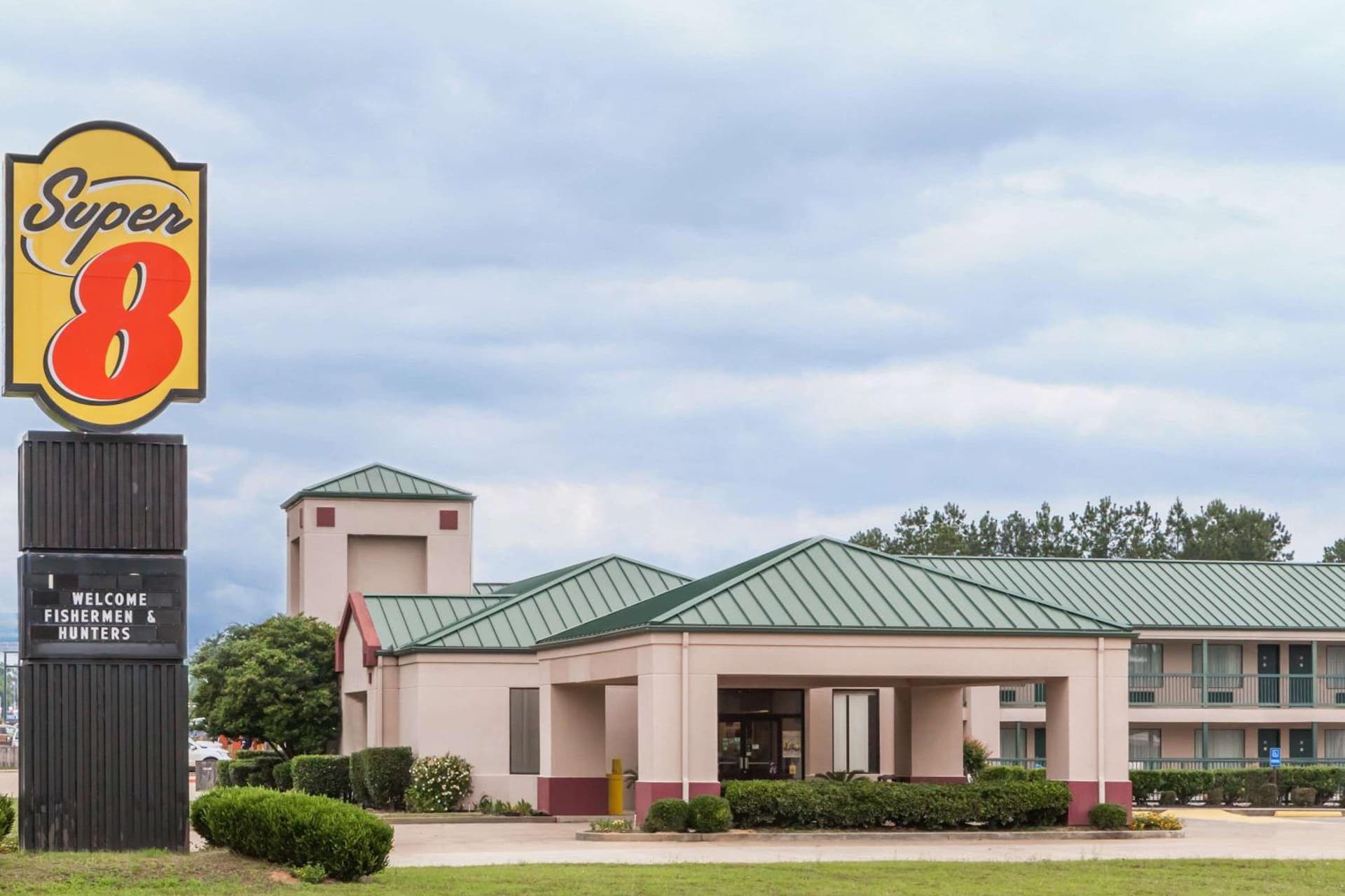 Super 8 by Wyndham Jasper TX featured exterior or lobby in Jasper, TX — similar hotel