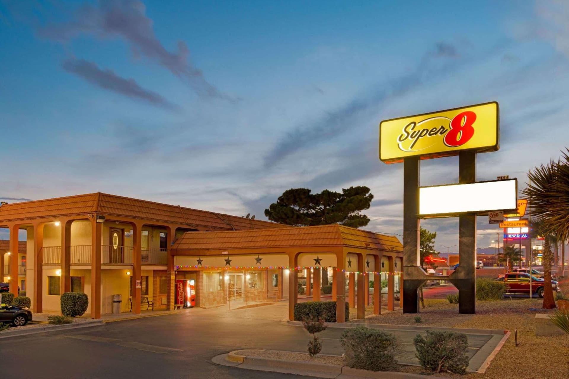 Super 8 by Wyndham El Paso Airport — hotel in El Paso, Texas