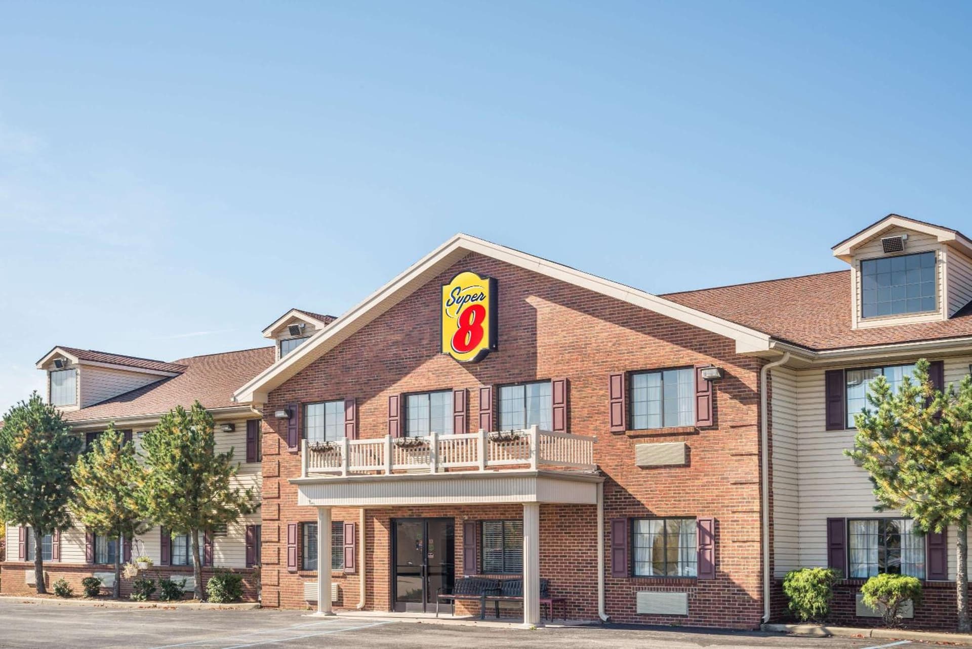 Super 8 by Wyndham Madison IN — hotel in Madison, Indiana