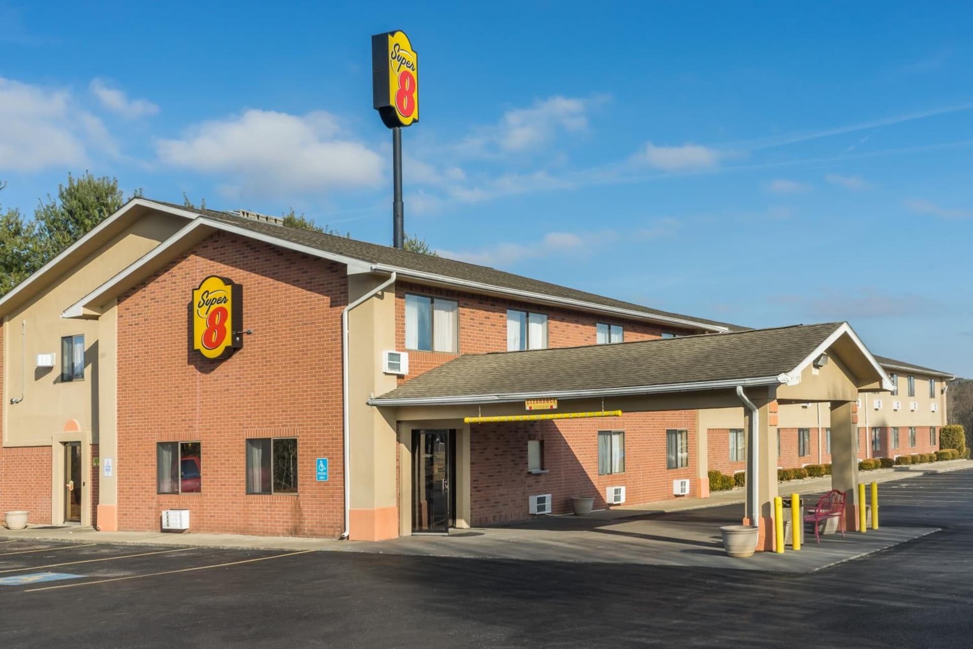 Super 8 by Wyndham Munfordville KY featured exterior or lobby in Munfordville, KY — similar hotel