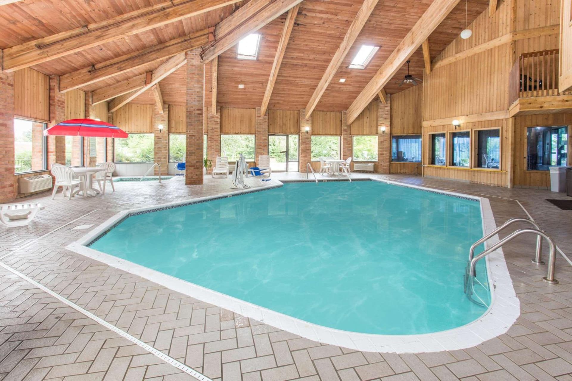 Baymont by Wyndham Muskegon property views in Muskegon, MI — gallery photo 3