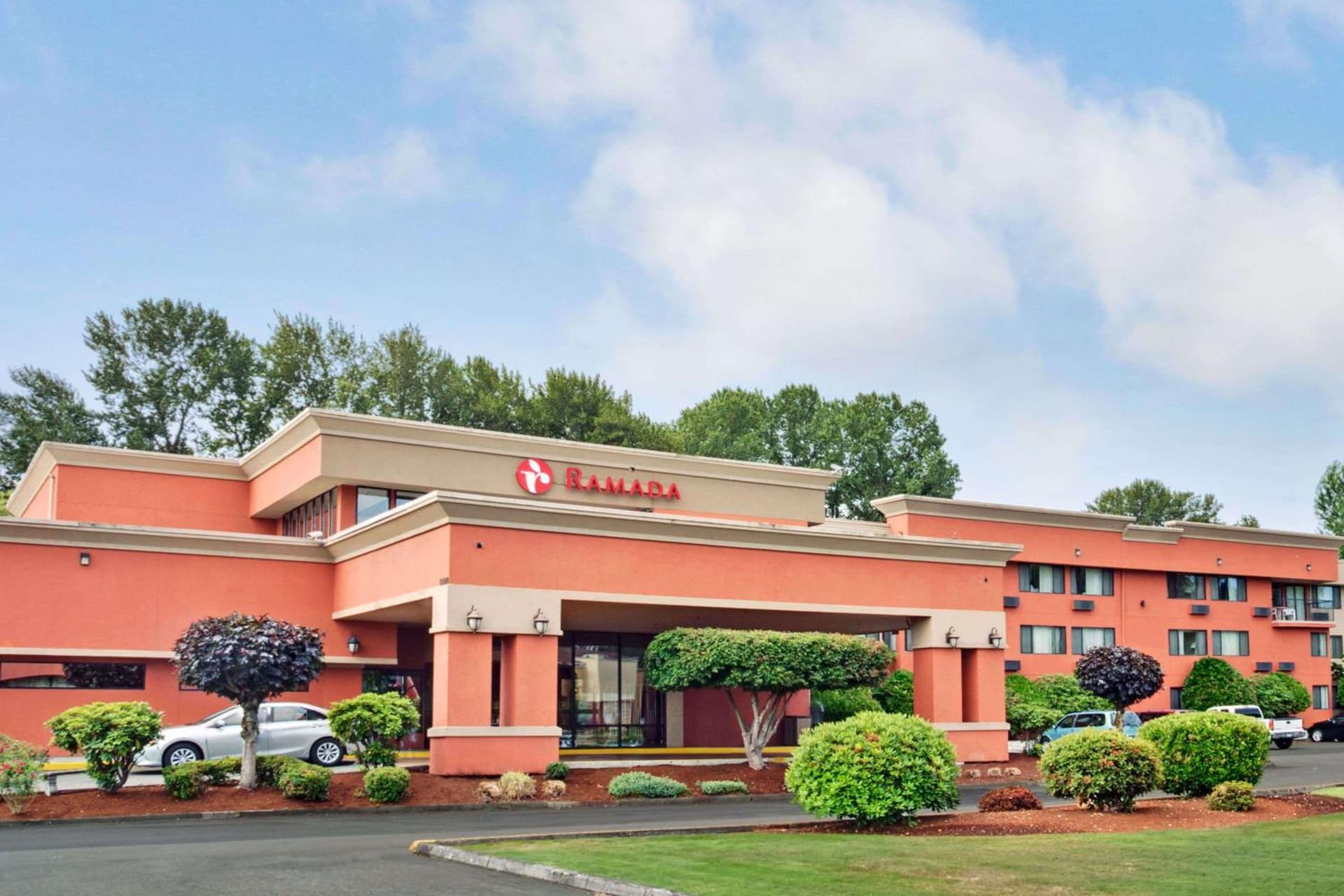 Ramada by Wyndham Tukwila Southcenter — hotel in Tukwila, Washington