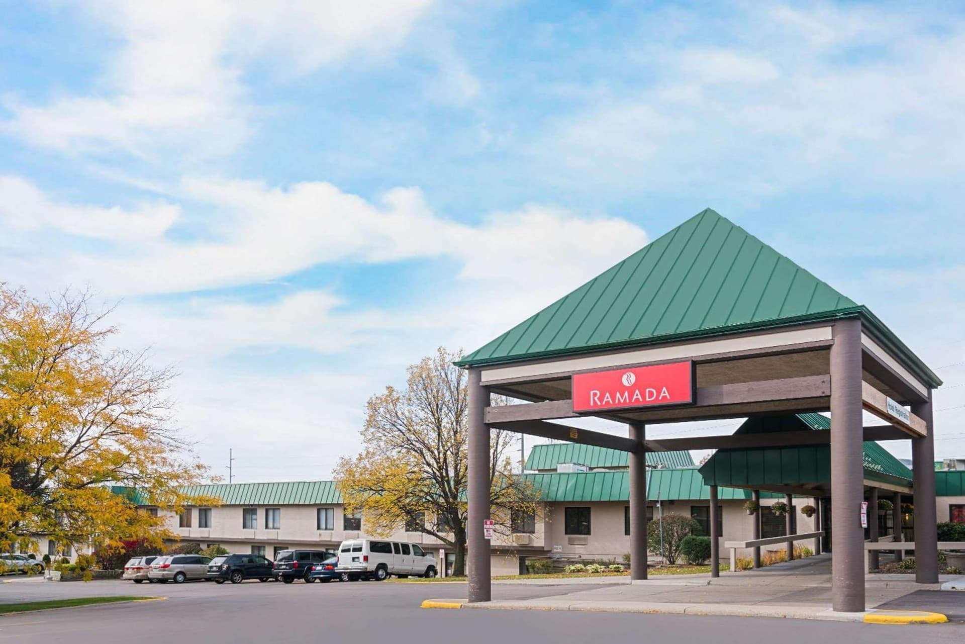 Ramada by Wyndham Plymouth Hotel & Conference Center — hotel in Plymouth, Minnesota