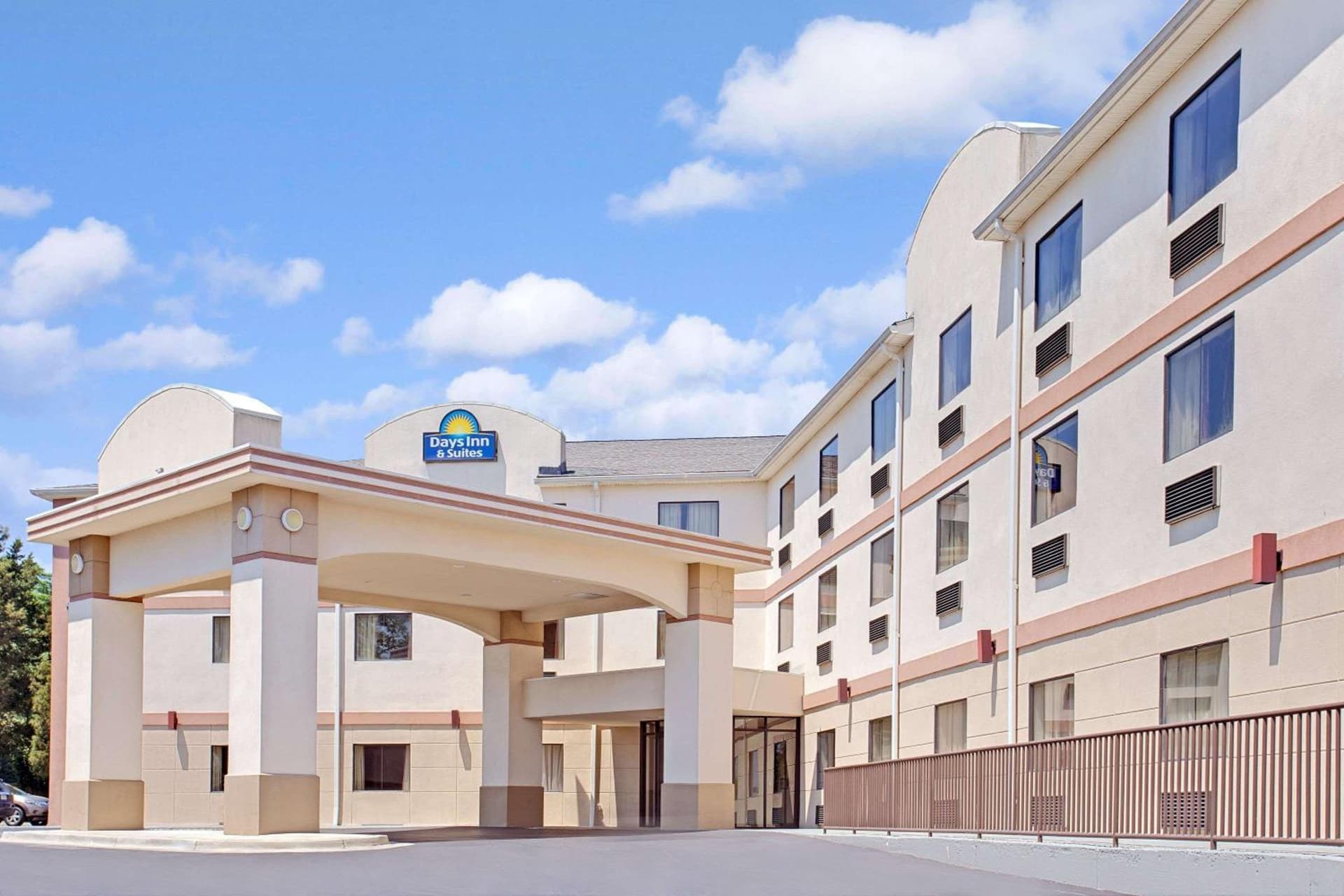 Days Inn & Suites by Wyndham Laurel Near Fort Meade — hotel in Laurel, Maryland