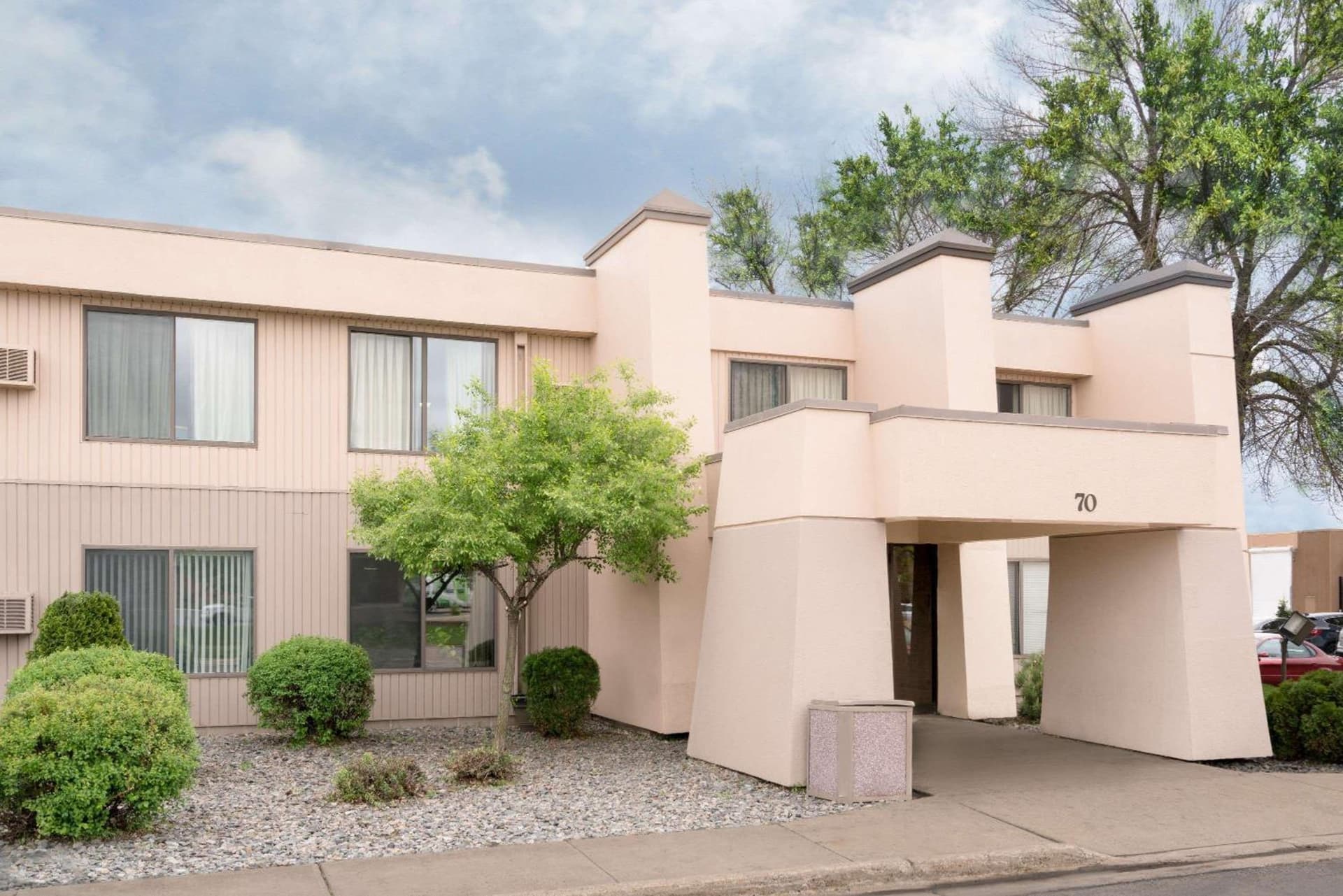 Days Inn by Wyndham St Cloud featured exterior or lobby in Saint Cloud, MN — similar hotel