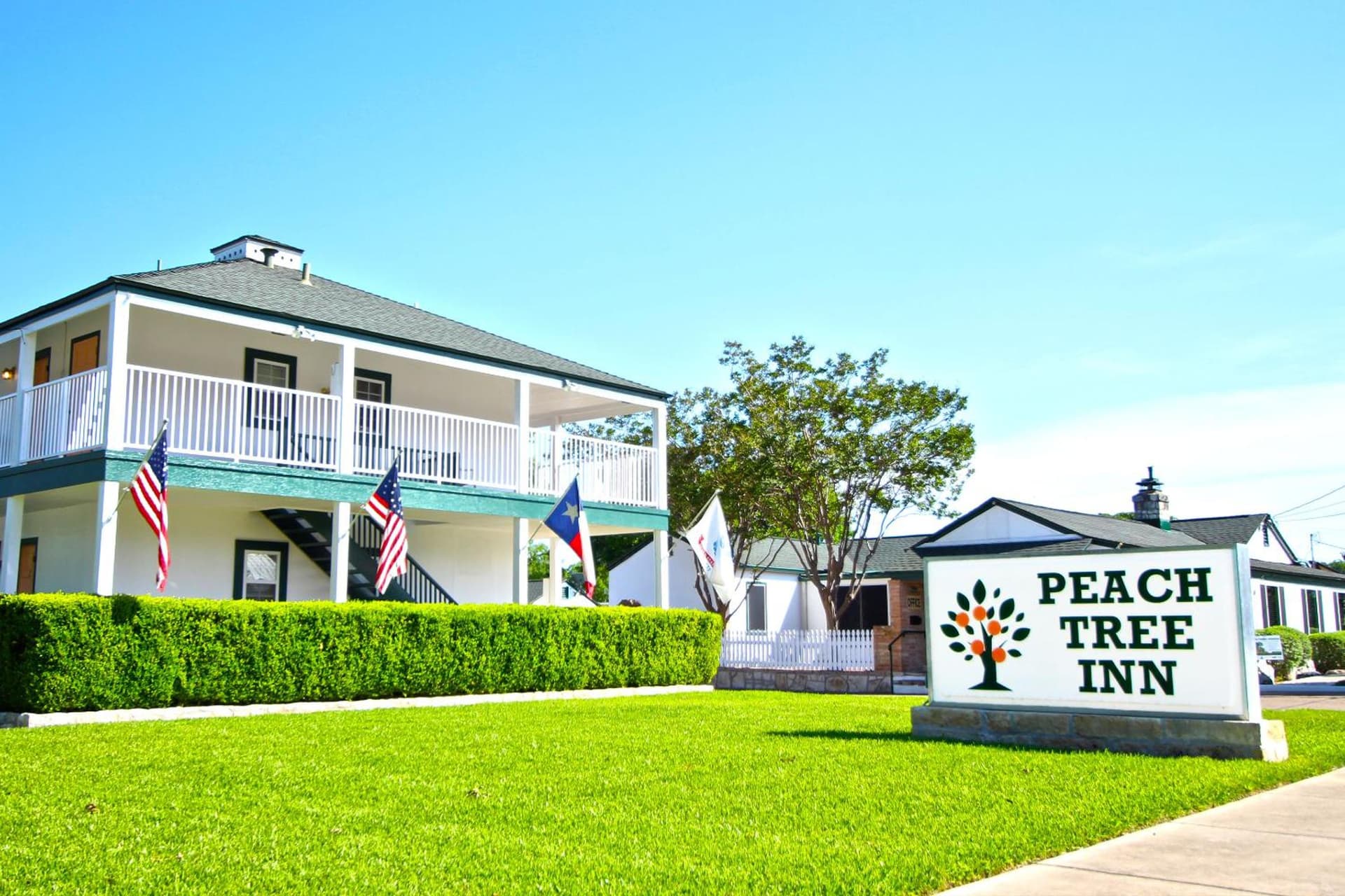 Peach Tree Inn & Suites — hotel in Fredericksburg, Texas
