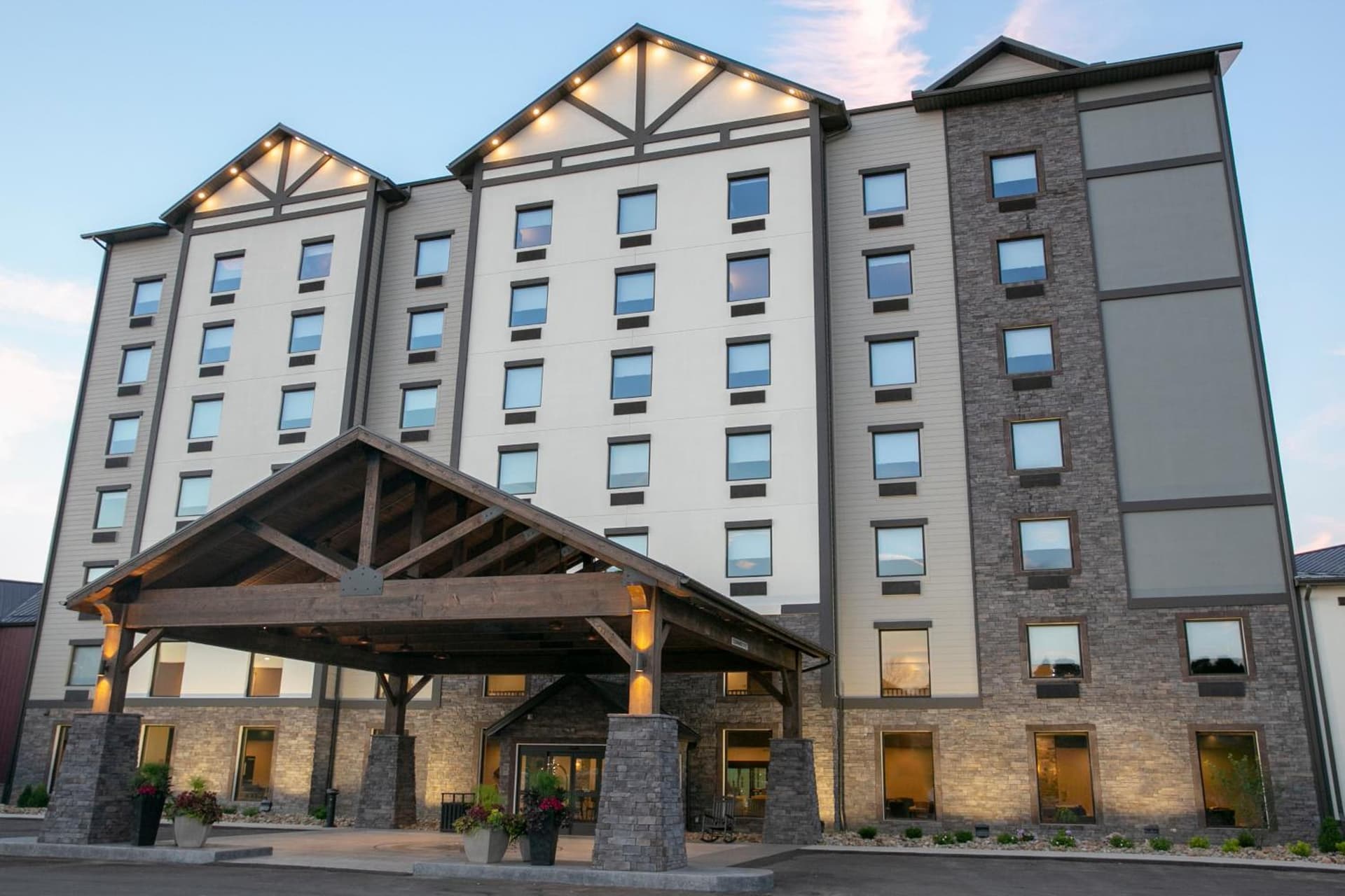 Berlin Encore Hotel & Suites — hotel in Wilmot, Ohio