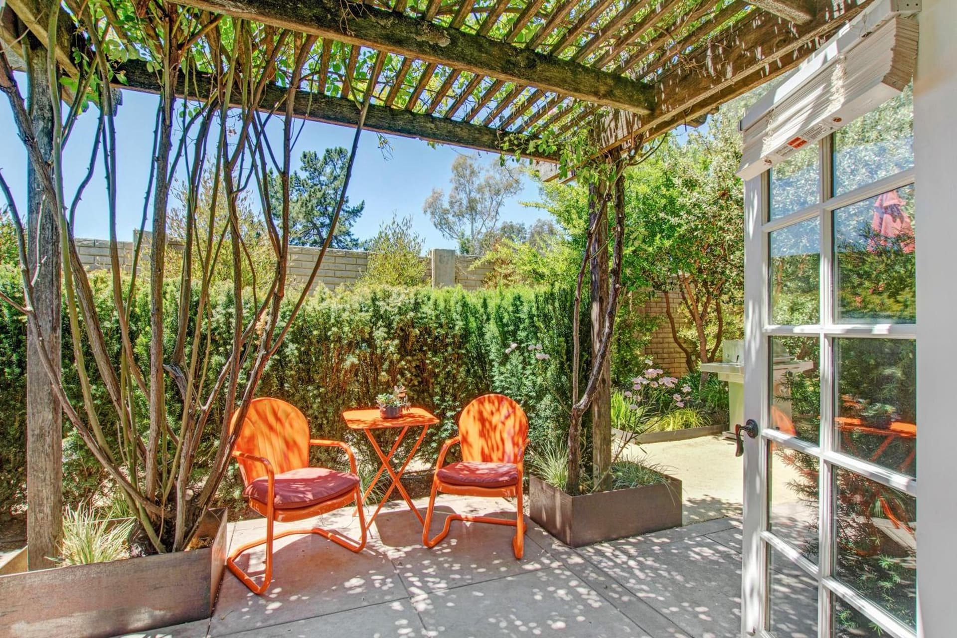 Bungalows 313 interior in Sonoma, CA — gallery photo 2