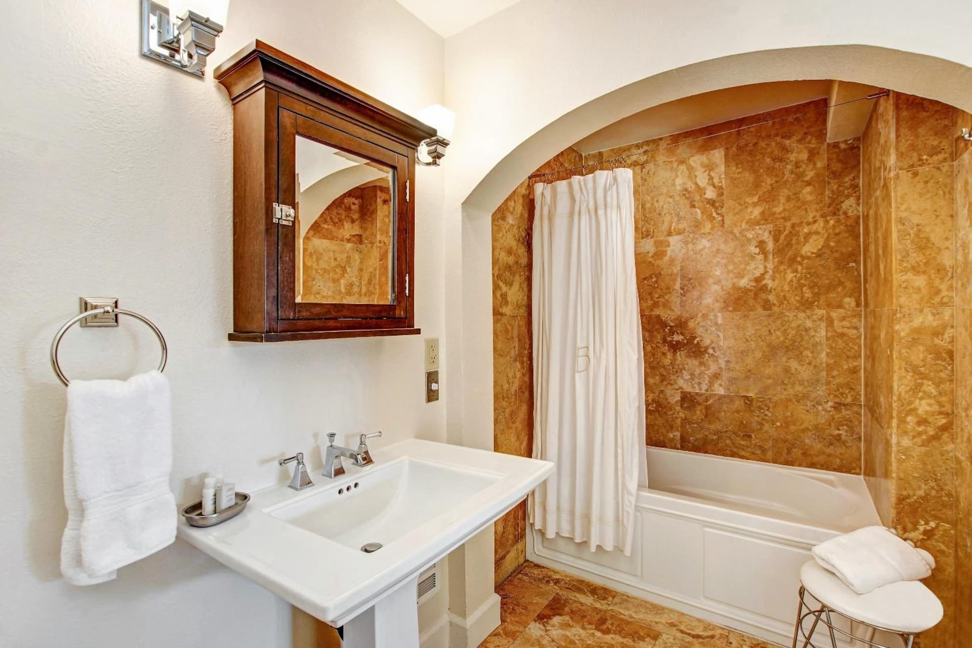 Bungalows 313 property views in Sonoma, CA — gallery photo 3