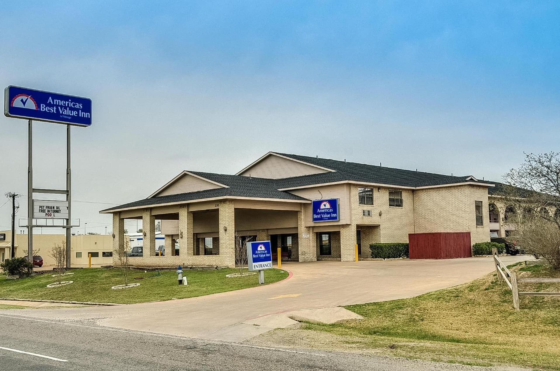 Americas Best Value Inn Midlothian — hotel in Midlothian, Texas
