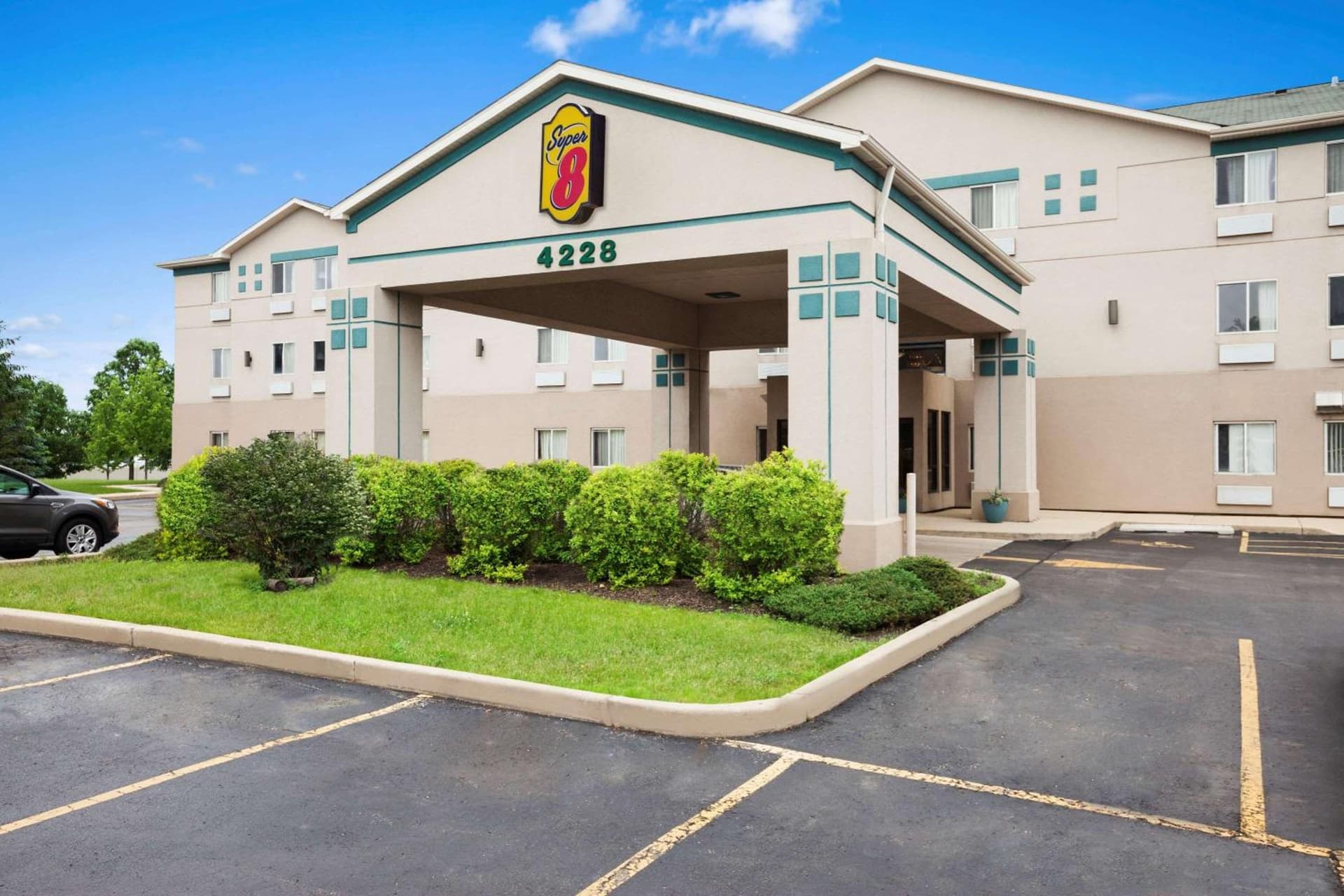 Super 8 by Wyndham Aurora/Naperville Area — hotel in Aurora, Illinois