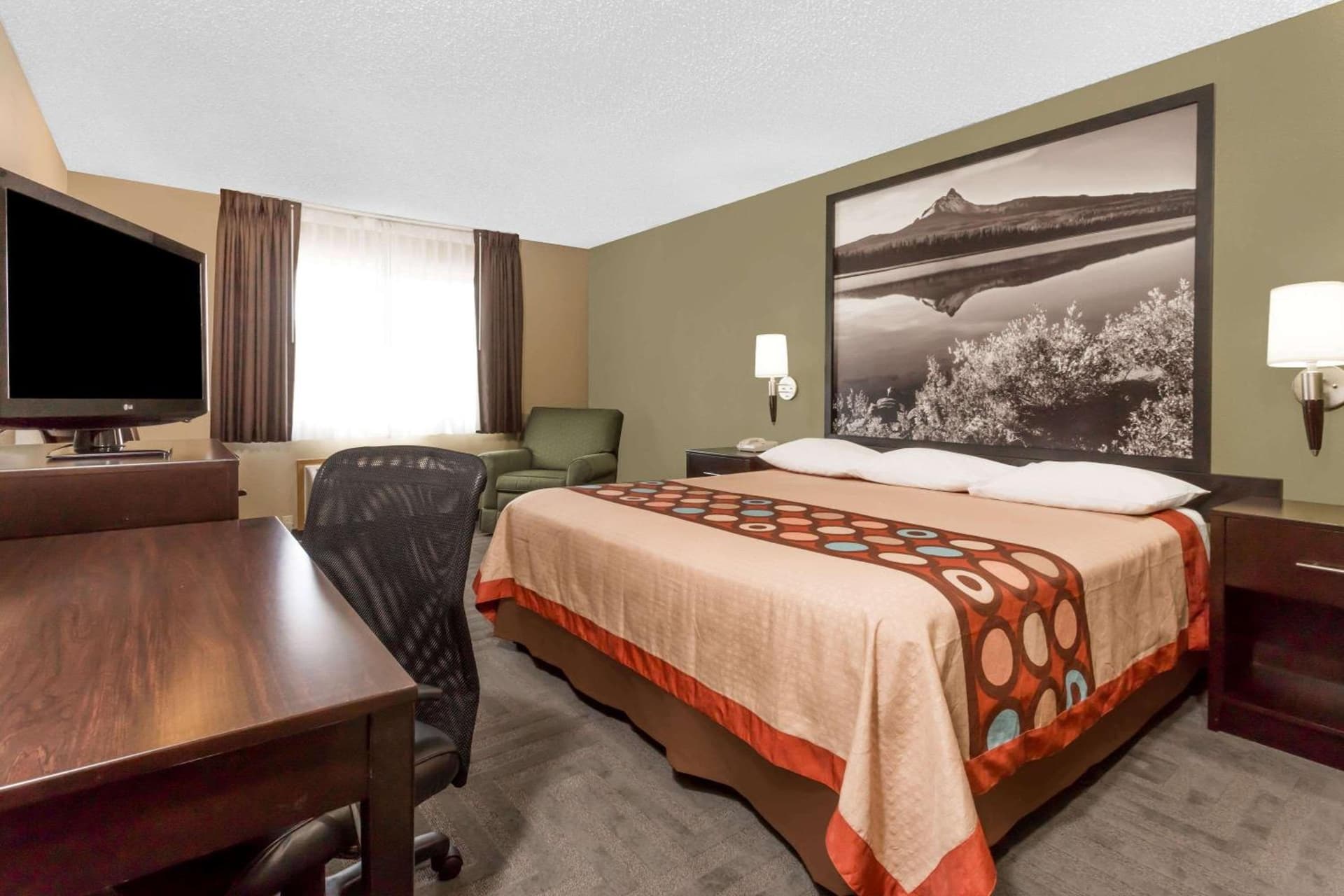 Super 8 by Wyndham LaGrande property views in La Grande, OR — gallery photo 3
