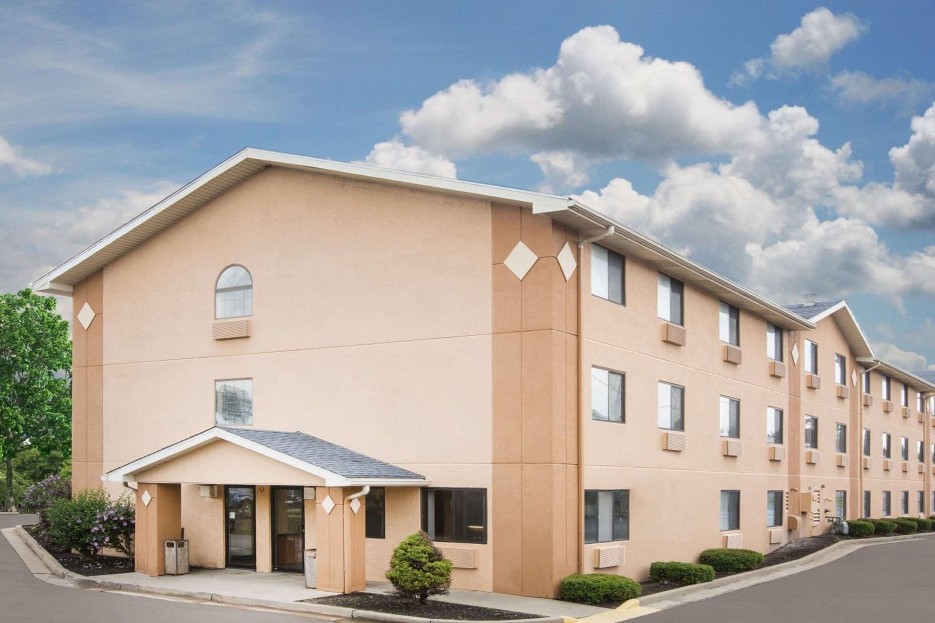 Super 8 by Wyndham Beckley featured exterior or lobby in Beckley, WV — similar hotel