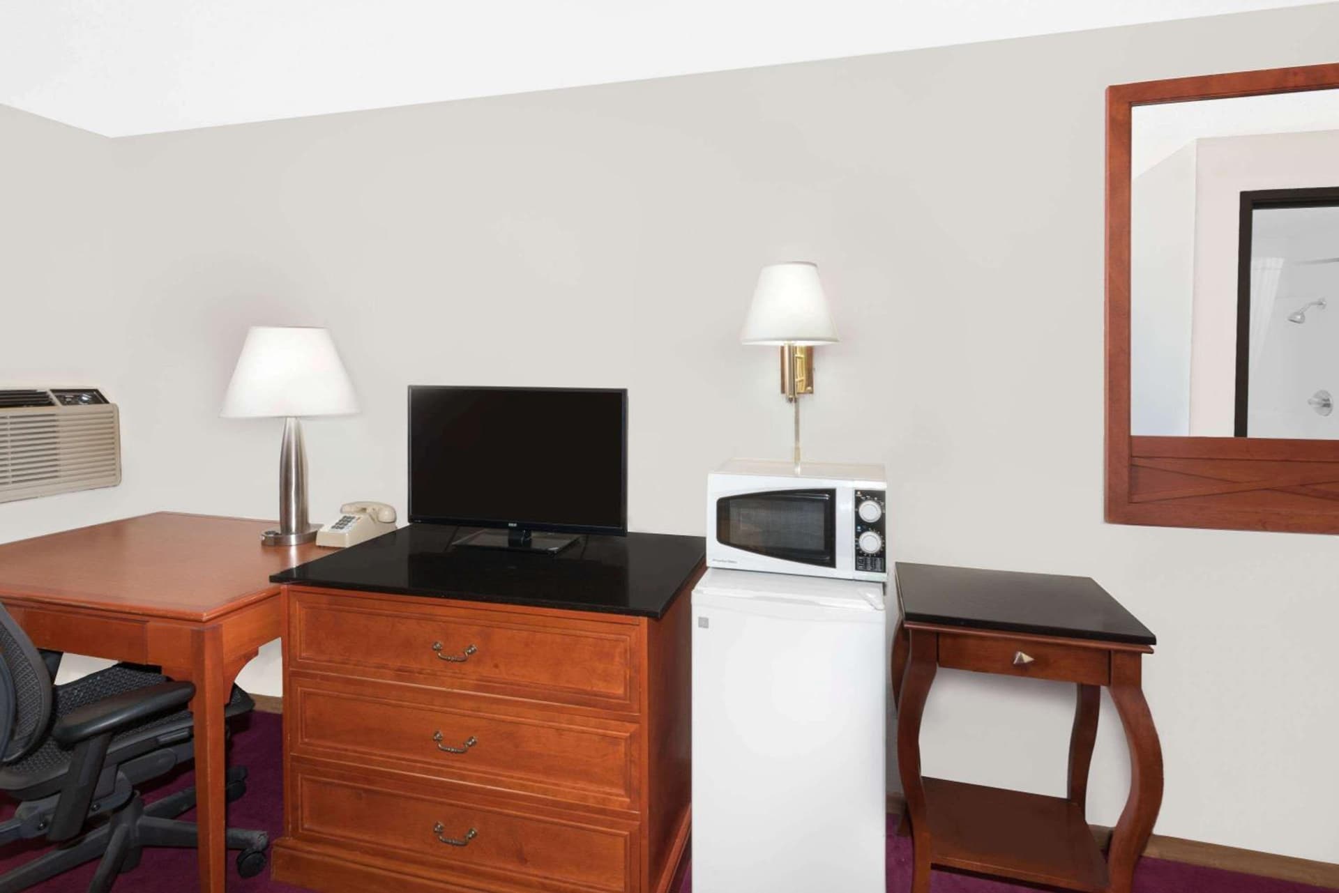 Super 8 by Wyndham Algona interior in Algona, IA — gallery photo 2
